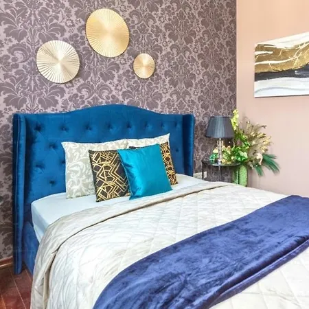 Velvet Sky - Innertown & Garage Budapest