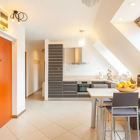 Velvet Sky - Innertown & Garage Budapest