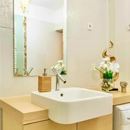 Velvet Sky - Innertown & Garage Budapest